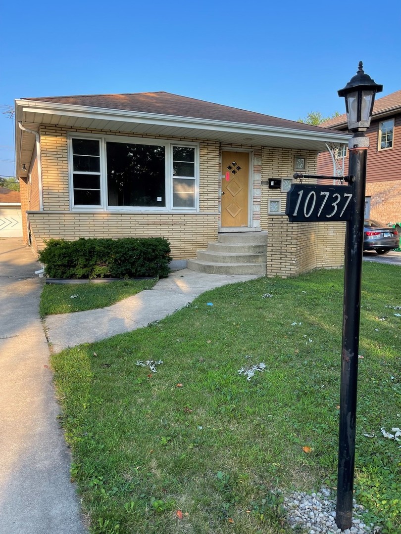 10737 Princess Avenue Chicago Ridge, IL 60415 - Photo 1 of 3 a front view of a house with garden
