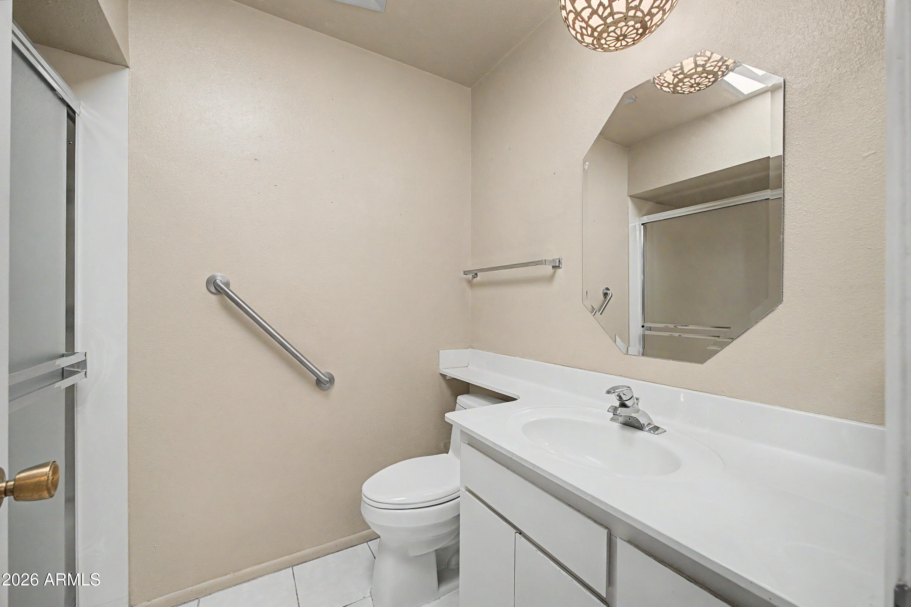 10415 West Ridgeview Road Sun City, AZ 85351 - Photo 20 of 30 Guest Bathroom