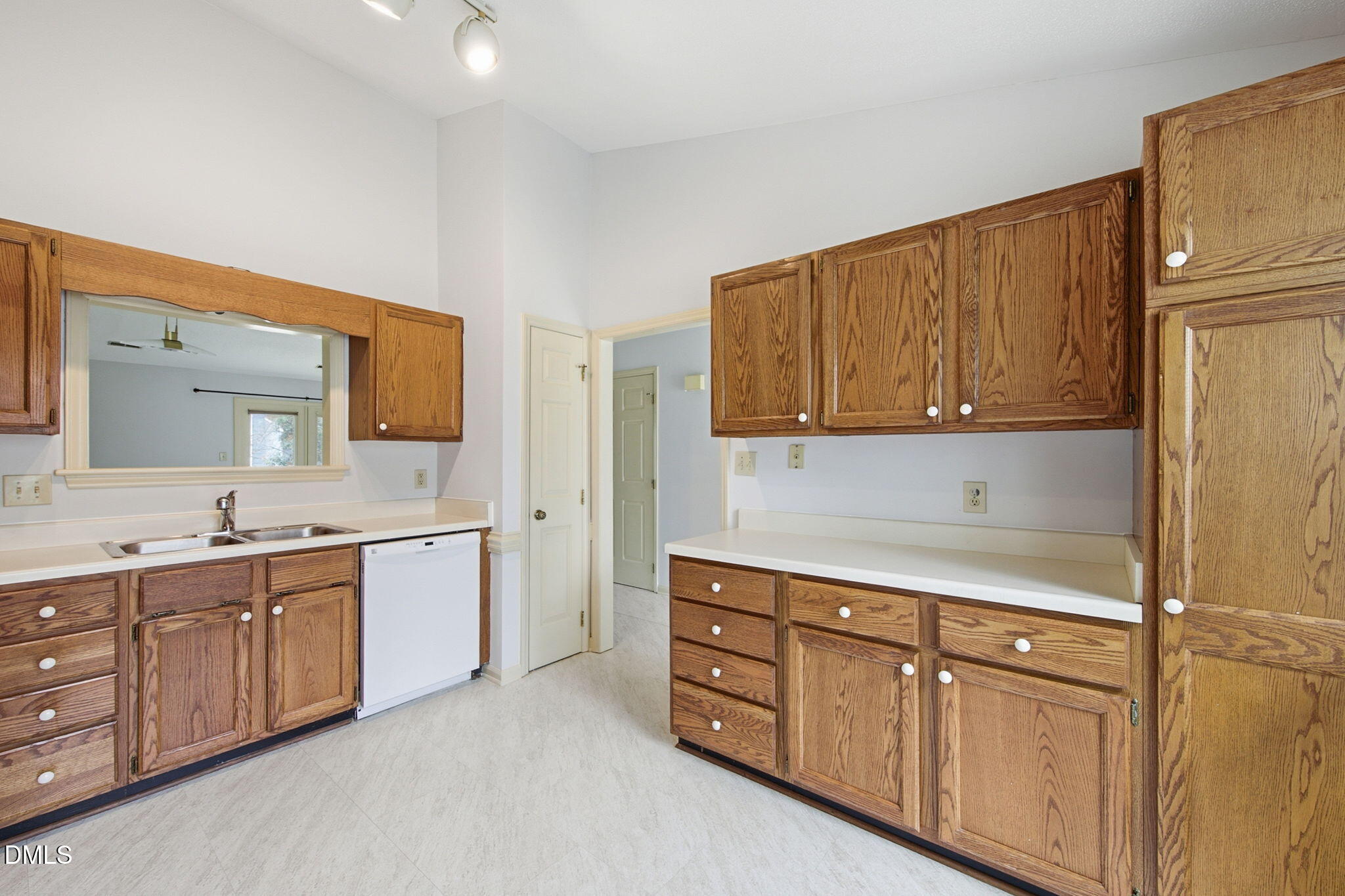 5-web-or-mls-1501 Ferncliff Cir-2604