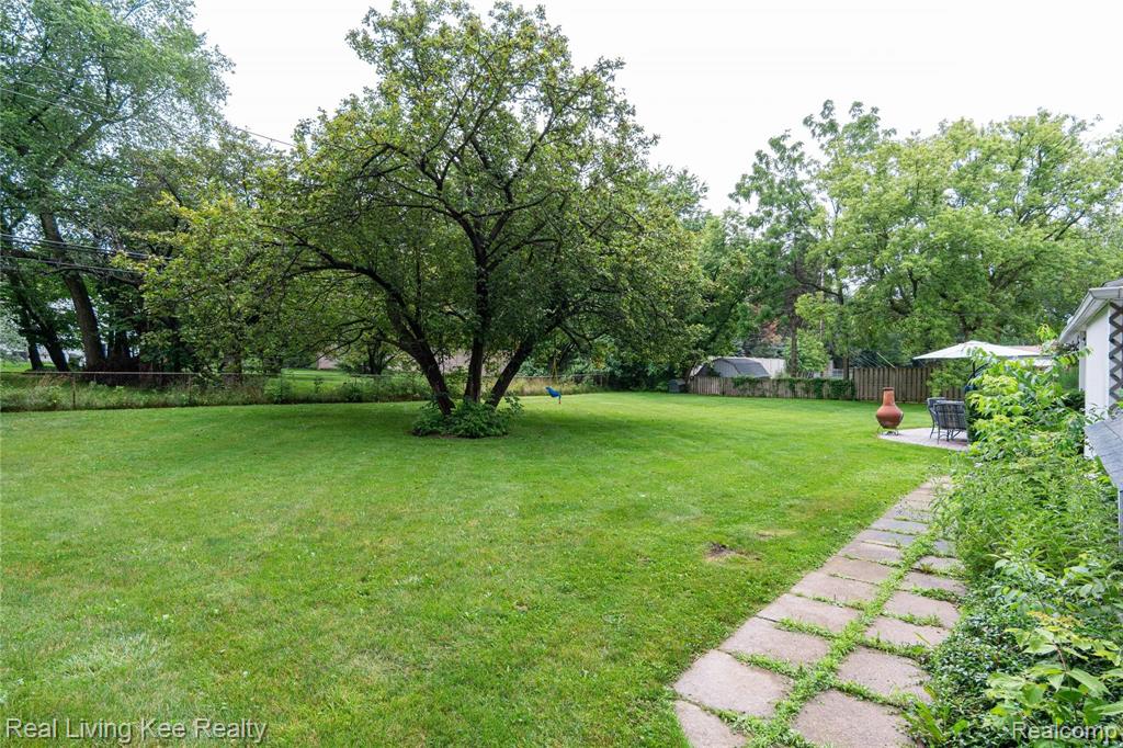 1088 North Adams Road Rochester Hills, MI 48306 - Photo 10 of 49