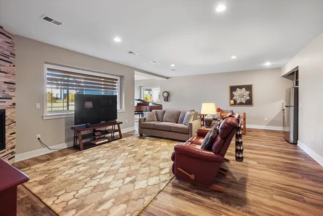 $659,900 | 7916 East Stone Rdg Drive, Lannon, WI 53046