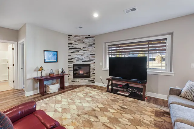 $659,900 | 7916 East Stone Rdg Drive, Lannon, WI 53046