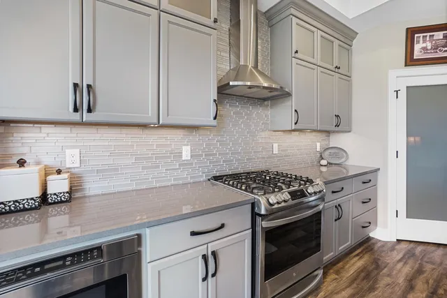 $659,900 | 7916 East Stone Rdg Drive, Lannon, WI 53046