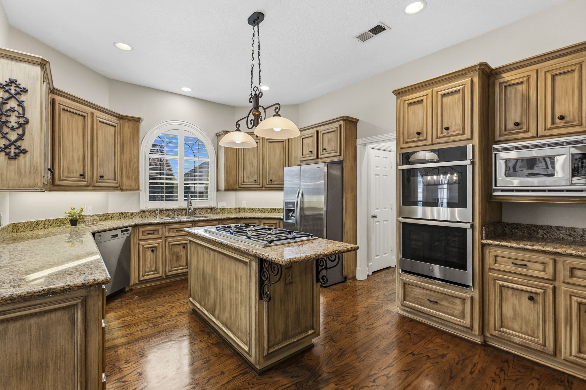 18310 Pamela Way Spring, TX 77379 - Photo 11 of 42 Double oven, mircrowave and gas cooktop. Refrigerator stays with the home.