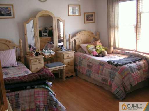 22 East Knollwood Road Edison, NJ 08817 - Photo 3 of 8 Gallery Image 3