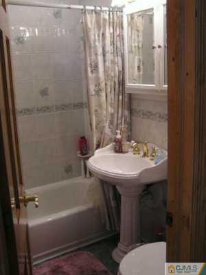 22 East Knollwood Road Edison, NJ 08817 - Photo 7 of 8 Gallery Image 7