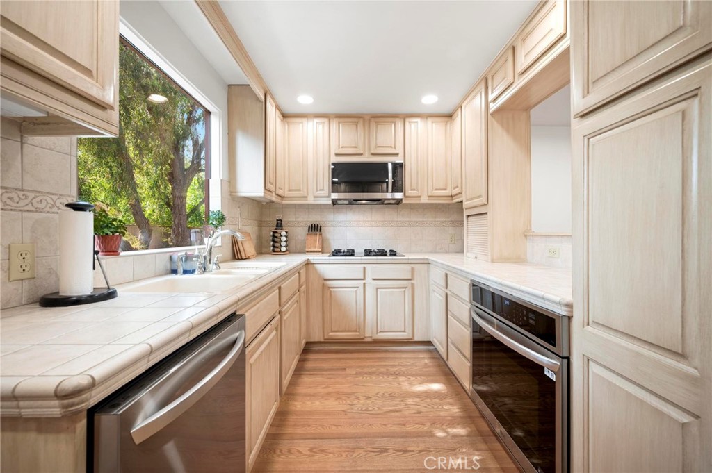 18543 Chatsworth Street Porter Ranch, CA 91326 - Photo 7 of 39