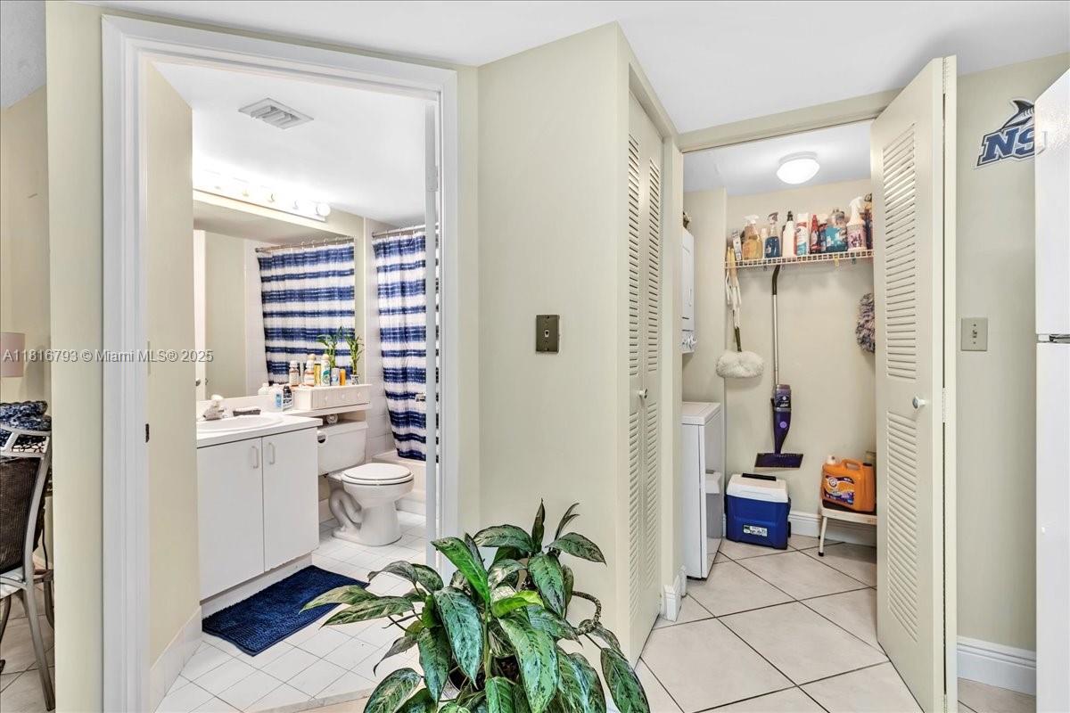 2351 Douglas Road, Unit 1204 Miami, FL 33145 - Photo 12 of 35