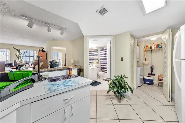 $475,000 | 2351 Douglas Road, Unit 1204, Miami, FL 33145