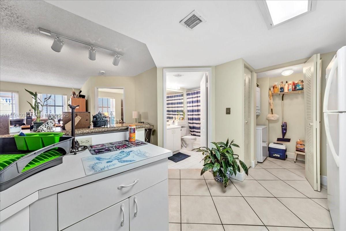 2351 Douglas Road, Unit 1204 Miami, FL 33145 - Photo 18 of 35