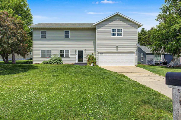 $360,000 | 2128 Lancaster Heights Road, Freeport, IL 61032