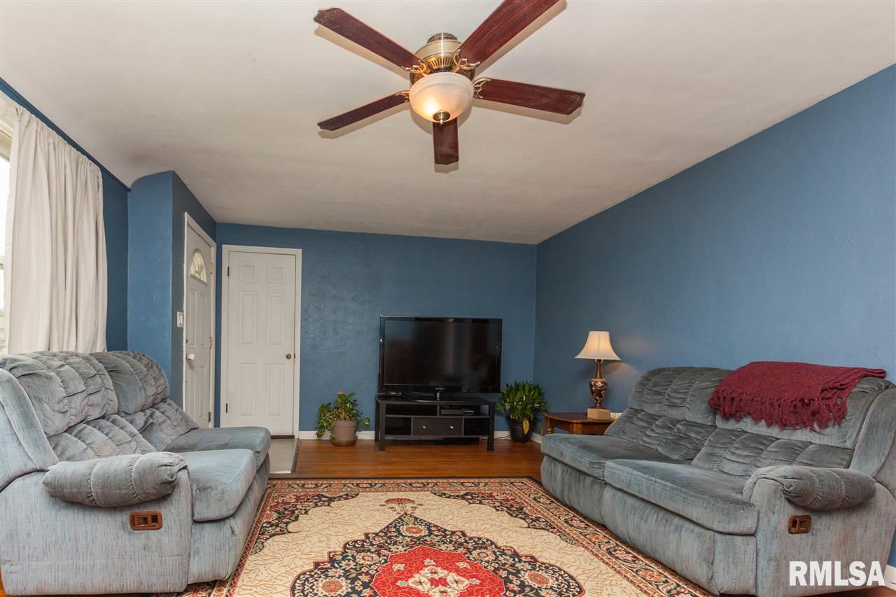 2817 West James Road Peoria, IL 61615 - Photo 3 of 34 Gallery Image 3