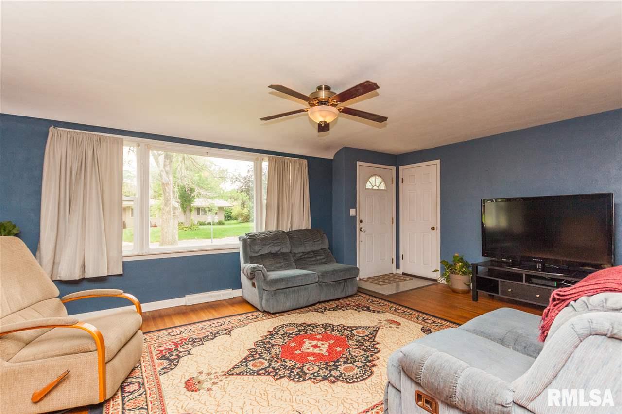 2817 West James Road Peoria, IL 61615 - Photo 4 of 34 Gallery Image 4