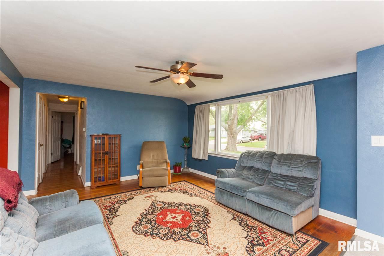 2817 West James Road Peoria, IL 61615 - Photo 5 of 34 Gallery Image 5