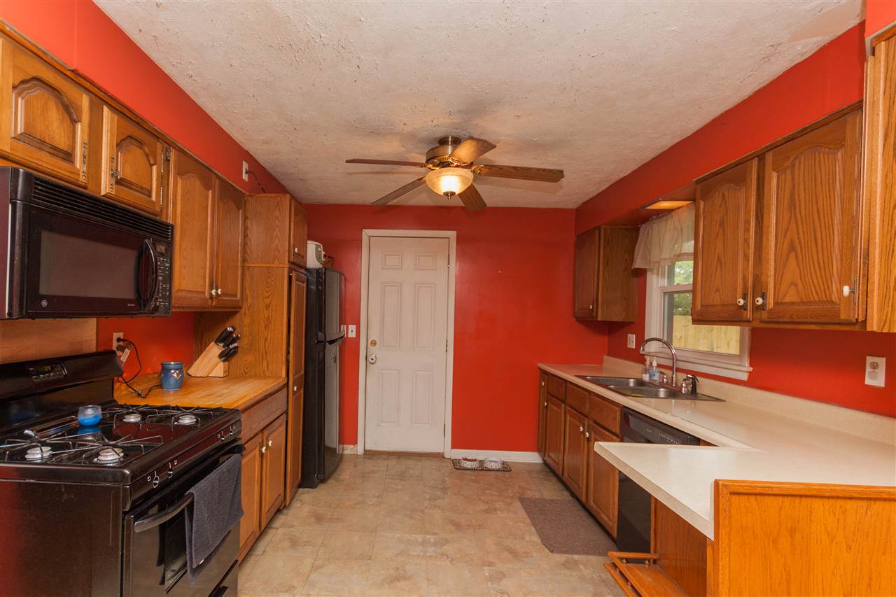 2817 West James Road Peoria, IL 61615 - Photo 9 of 34 Gallery Image 9