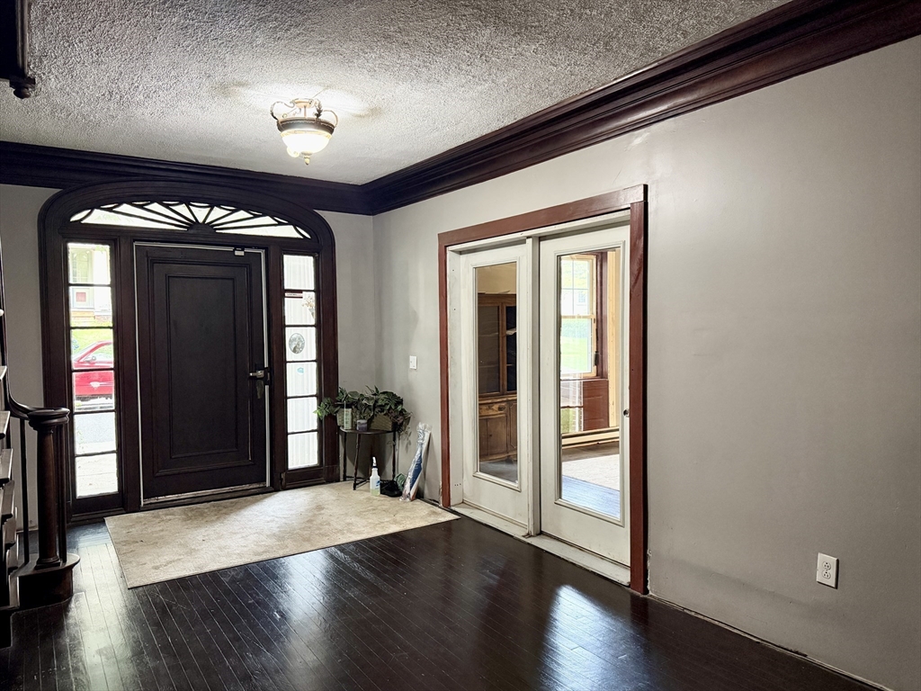 54 Ridgewood Place Springfield, MA 01105 - Photo 3 of 42