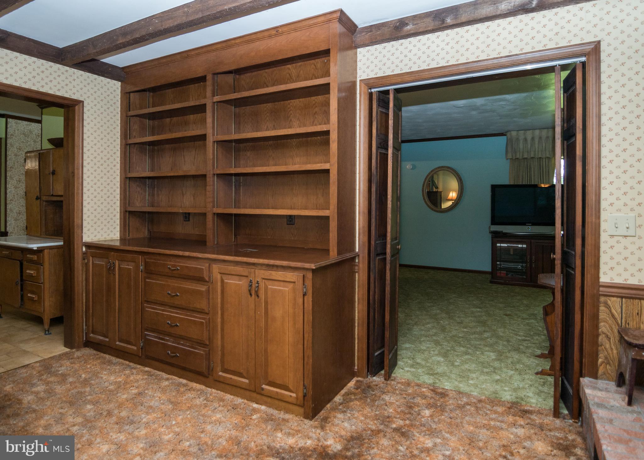 508 Beebe Road Harrington, DE 19952 - Photo 11 of 40 Family room built-ins