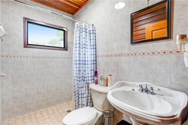 $1,100,000 | 410 North Cabbage Palm Street, Clewiston, FL 33440