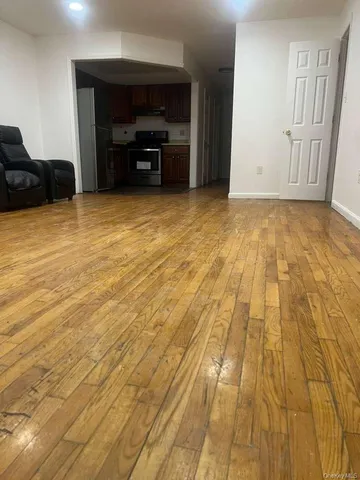 $3,200 | 17207 A 90th Avenue | Eastwood