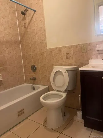 $3,200 | 17207 A 90th Avenue | Eastwood