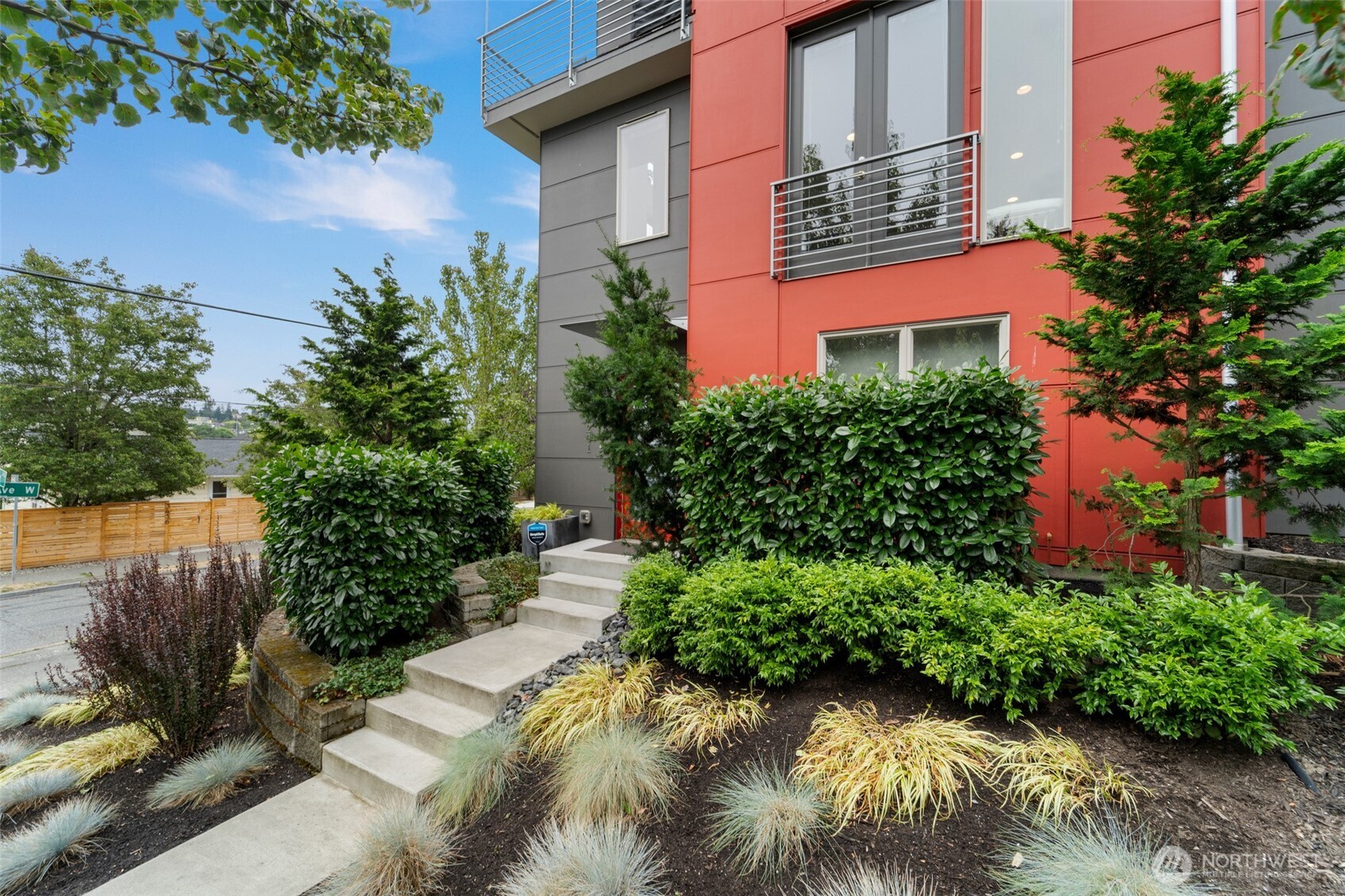 2201 West Ruffner Street Seattle, WA 98199 - Photo 2 of 35 Gallery Image 2
