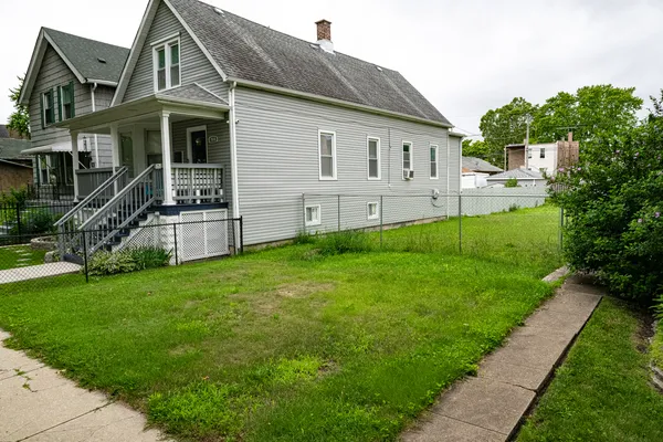 a view of house with a yard