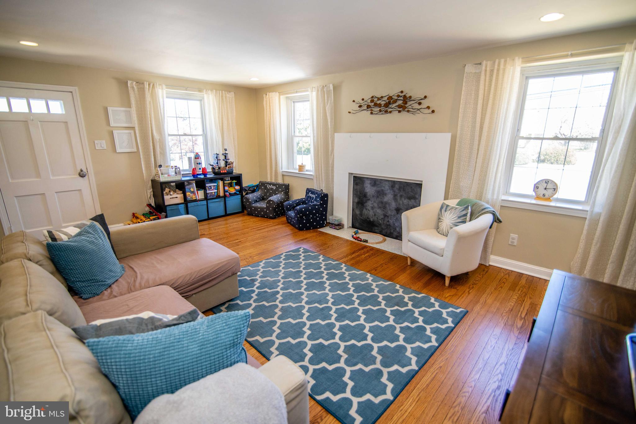 60 Providence Road Morton, PA 19070 - Photo 2 of 25 Living room