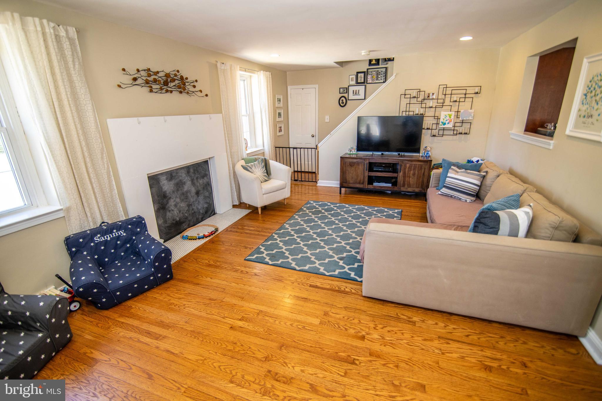 60 Providence Road Morton, PA 19070 - Photo 4 of 25 Living room