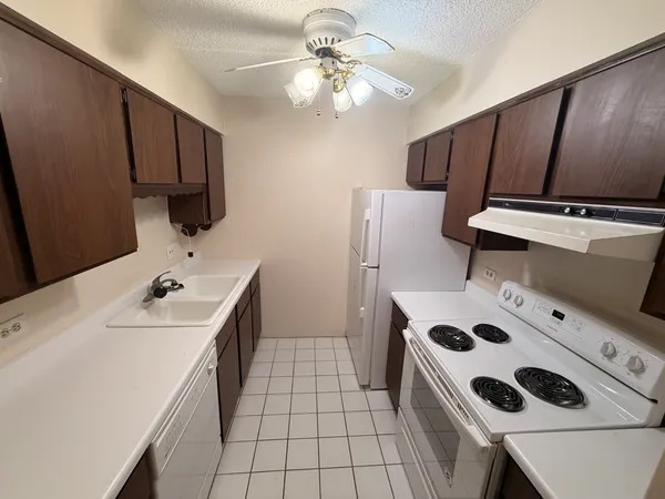 $1,600 | 1551 Ashland Avenue, Unit 205, Des Plaines, IL 60016