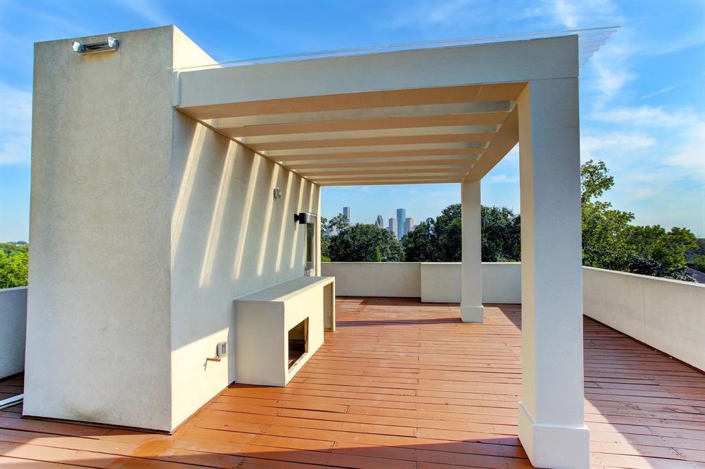3106 Eunice Street Houston, TX 77009 - Photo 14 of 16 a balcony with view of outdoor space