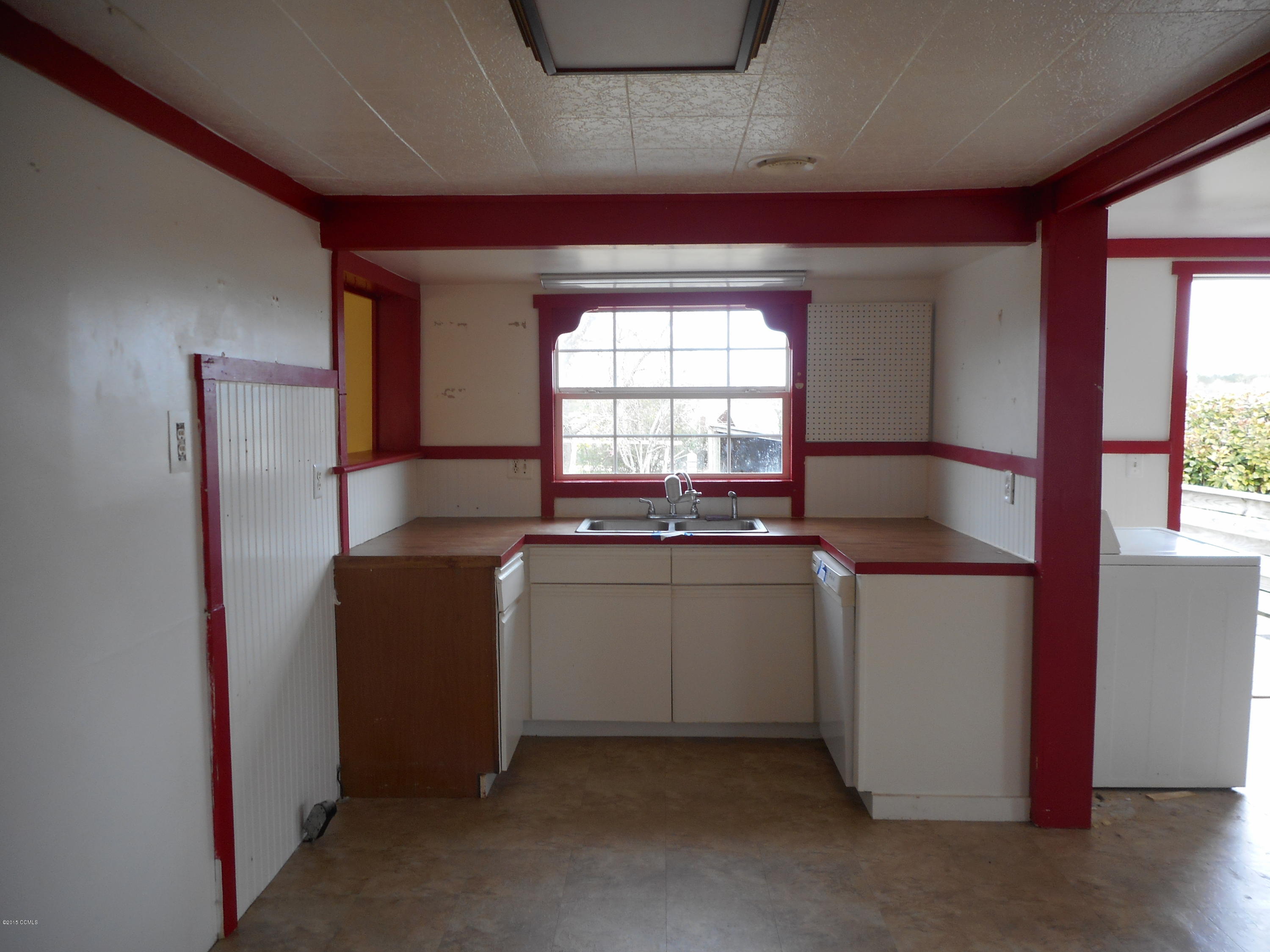 584 Nine Foot Road Newport, NC 28570 - Photo 3 of 9 KITCHEN