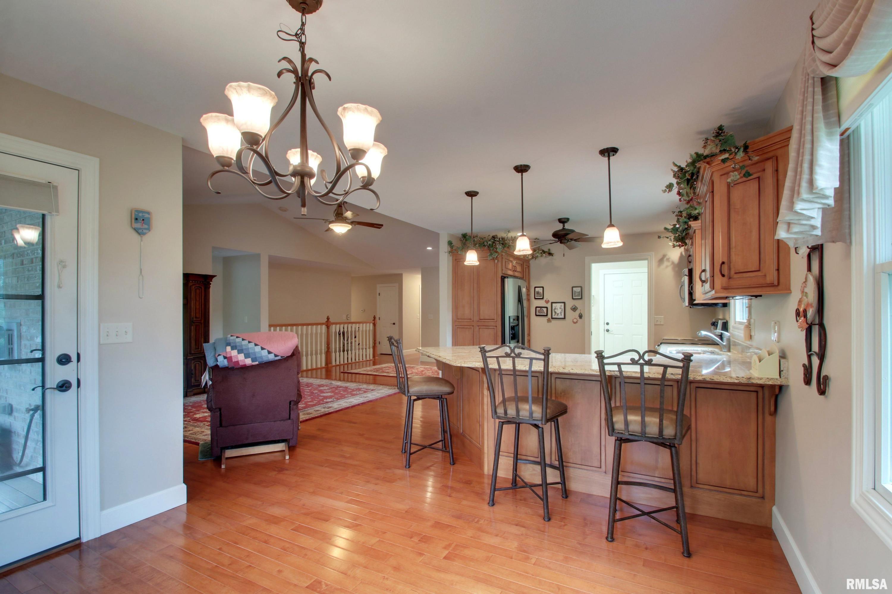 3982 Abbey Ridge Court Quincy, IL 62305 - Photo 3 of 25