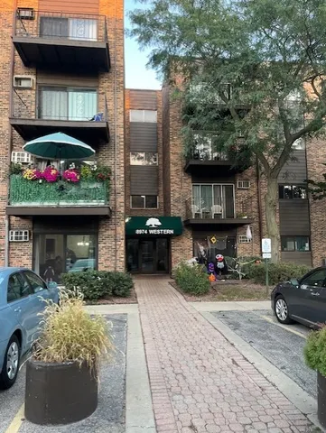 $1,400 | 8974 Western Drive, Unit 205, Des Plaines, IL 60016