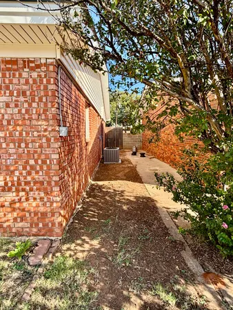 $158,000 | 1401 East Tate Street, Brownfield, TX 79316