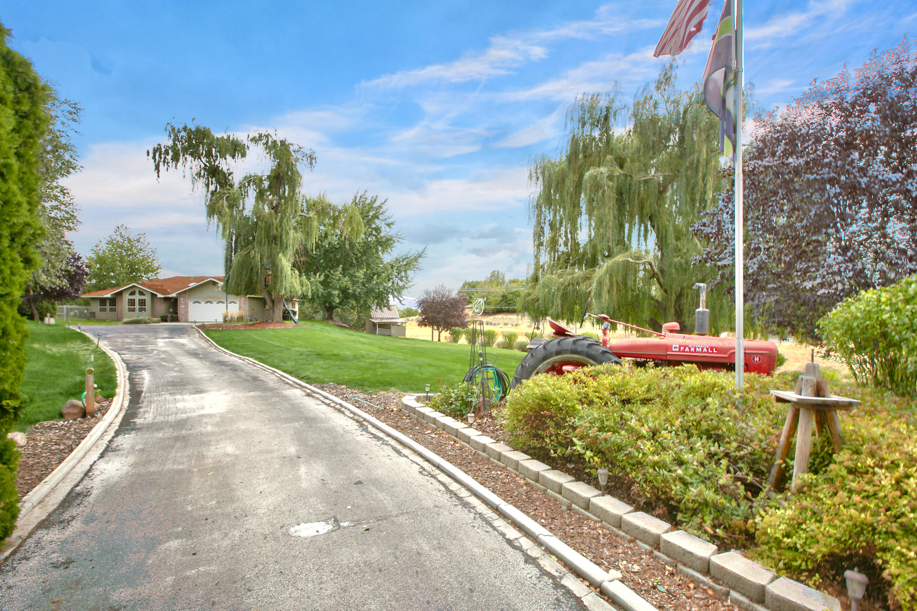 10501 Summitview Road Yakima, WA 98908 - Photo 2 of 22 a view of a garden with a pathway
