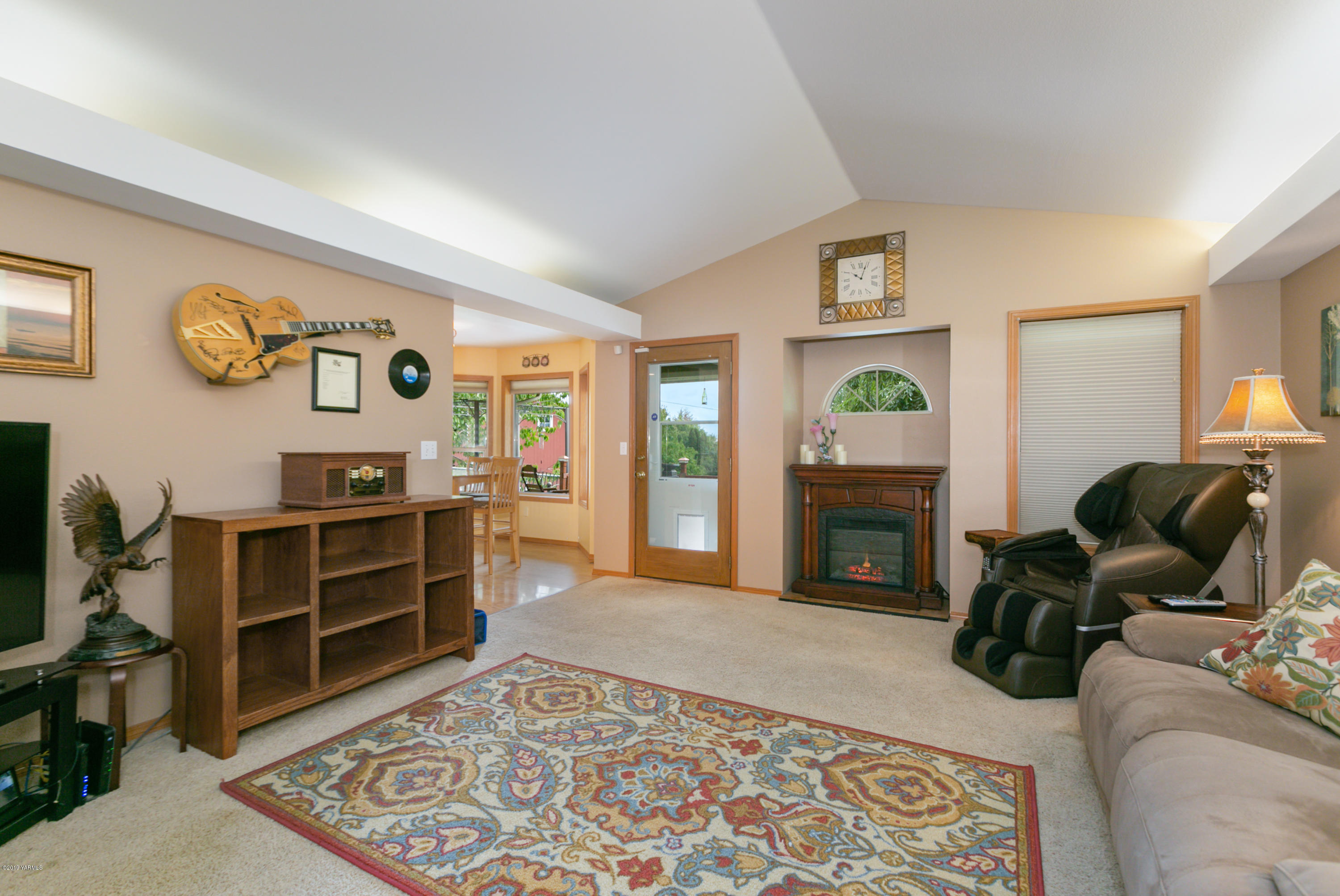 10501 Summitview Road Yakima, WA 98908 - Photo 7 of 22 a bed room with a bed and dresser