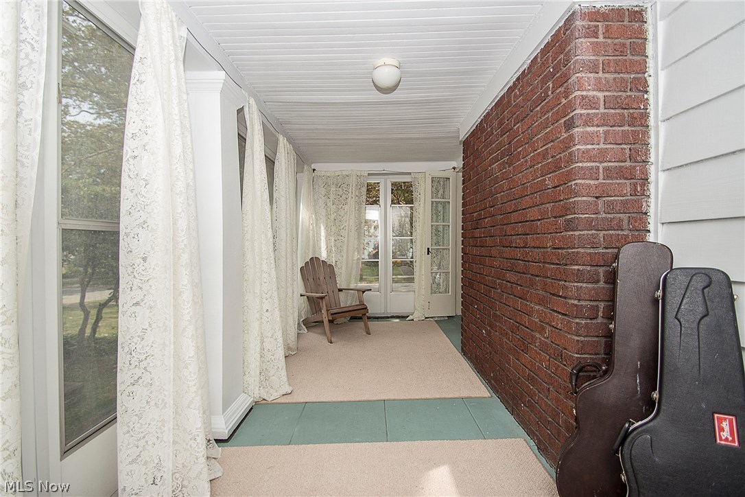 2918 Coleridge Road Cleveland, OH 44118 - Photo 14 of 35