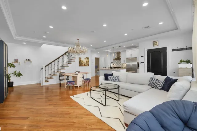 $1,250,000 | 44 Marquis Court, Edgewater, NJ 07020