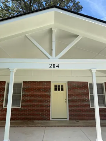 $2,195 | 204 Oakdale Drive, Summerville, SC 29483