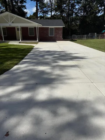 $2,195 | 204 Oakdale Drive, Summerville, SC 29483