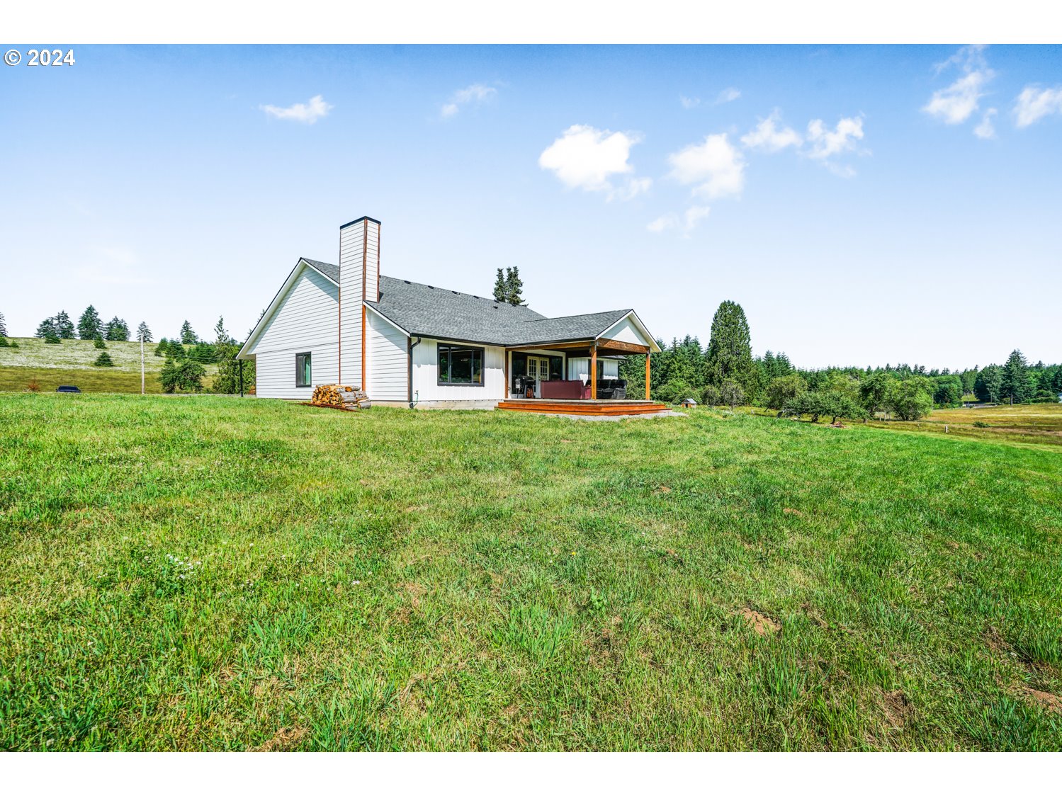 70200 Apiary Road Rainier, OR 97048 - Photo 2 of 37 a front view of a house with garden