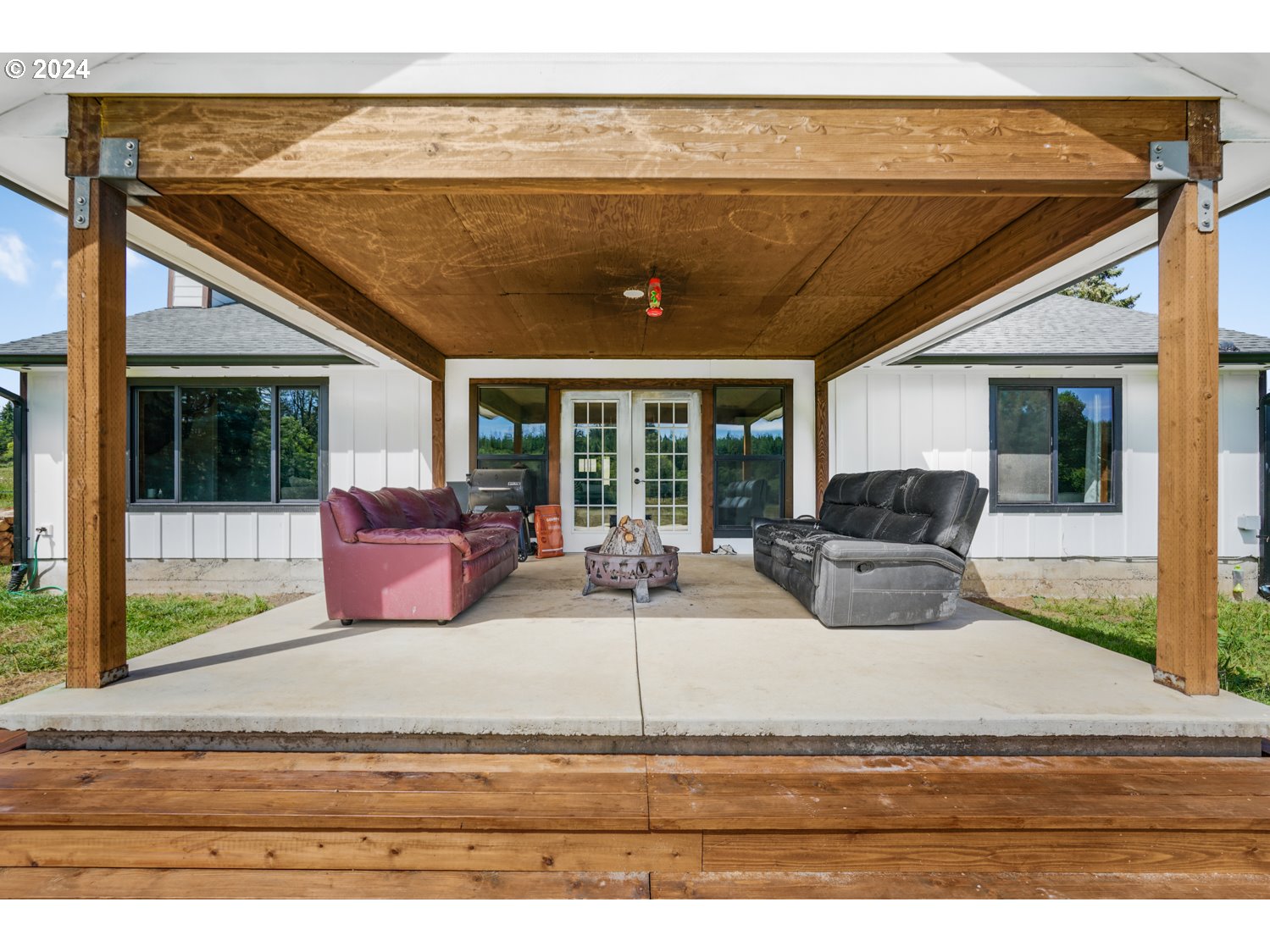 70200 Apiary Road Rainier, OR 97048 - Photo 25 of 37 a living room with furniture