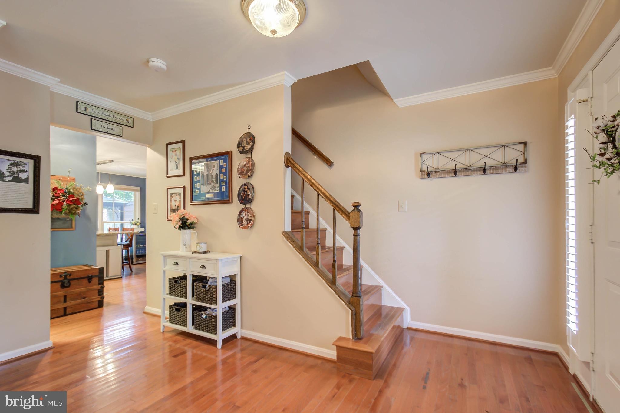 10309 Cedar Ridge Drive Manassas, VA 20110 - Photo 6 of 46 Living Room