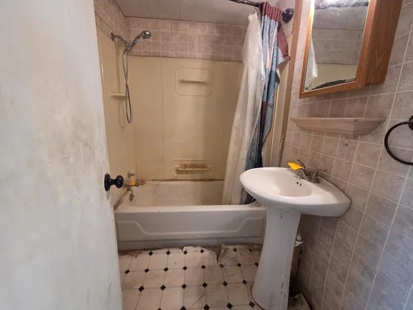 $29,900 | 425 6th Street, Tracy, MN 56175