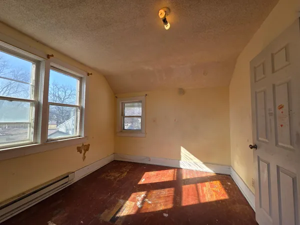 $29,900 | 425 6th Street, Tracy, MN 56175