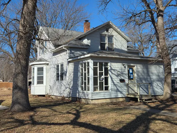 $29,900 | 425 6th Street, Tracy, MN 56175