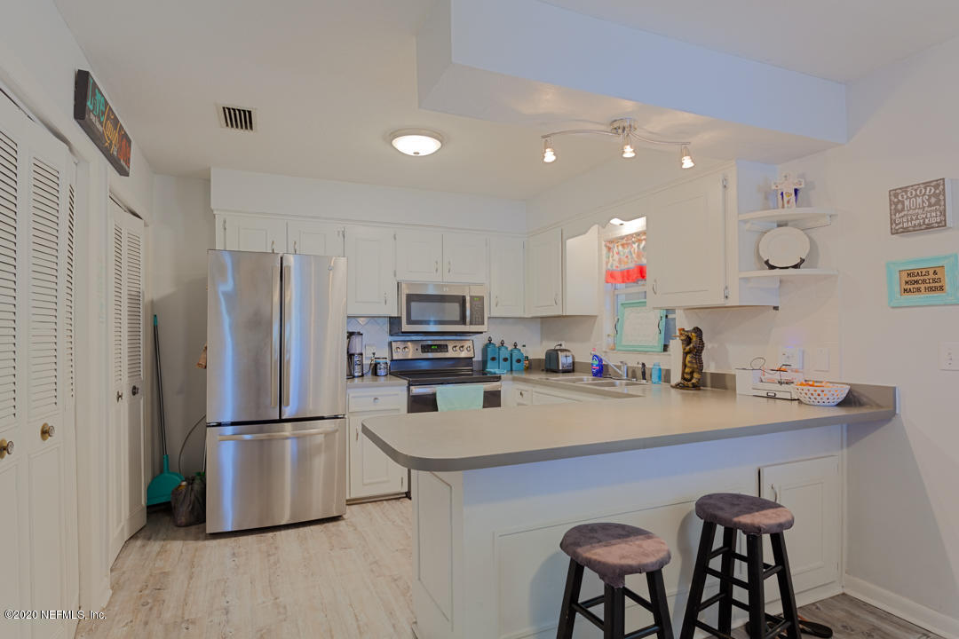 6540 Brooklyn Bay Road Keystone Heights, FL 32656 - Photo 8 of 41 Spacious Kitchen