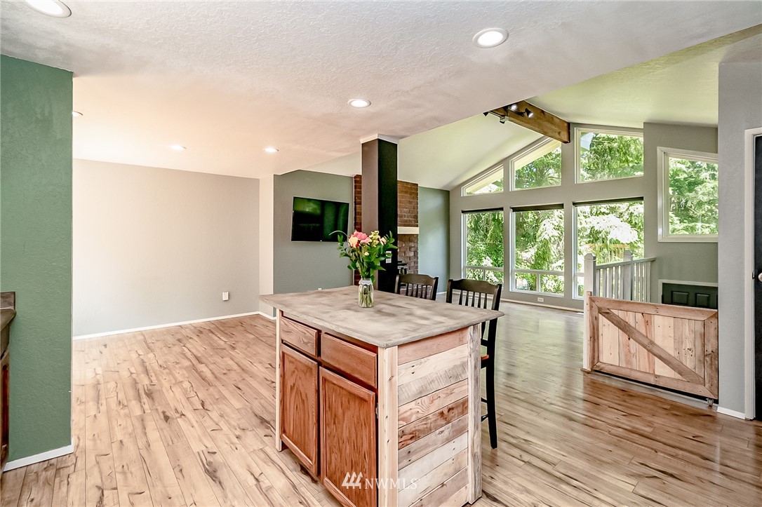 21022 Echo Lake Road Snohomish, WA 98296 - Photo 3 of 16 Gallery Image 3