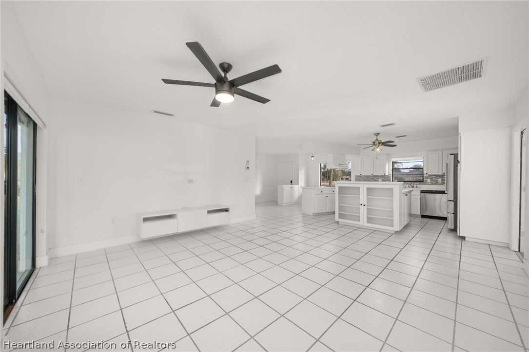 3407 Divot Road Sebring, FL 33872 - Photo 8 of 39 Gallery Image 8
