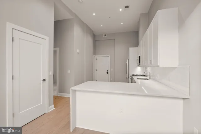 $3,700 | 925 North Fairfax Street, Unit 207, Alexandria, VA 22314